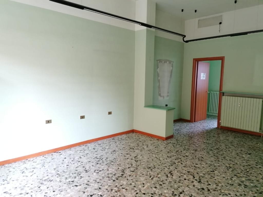 Negozio - Loc.Com. ASTI affitto   VIA GUTTUARI TUTTOCASE Agenzia Immobiliare