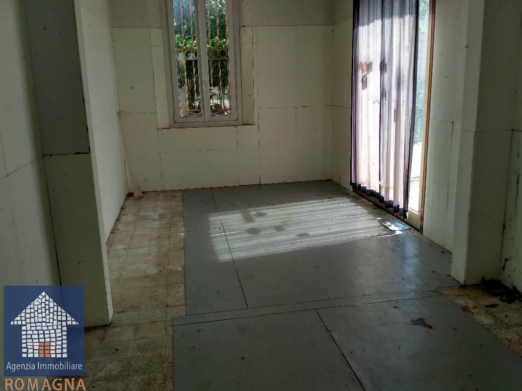 Villa Unifamiliare - Indipendente RUSSI vendita   via E. Farini AGENZIA IMMOBILIARE ROMAGNA DI MELANDRI P. & C