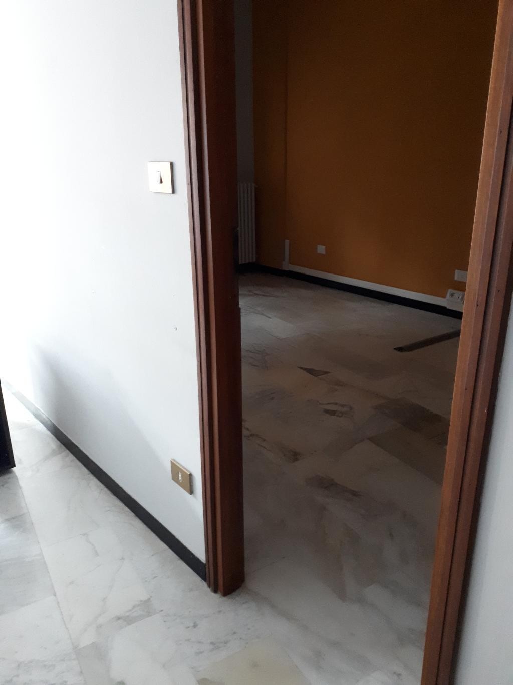 Ufficio - Loc.Com. ASTI affitto   PIAZZA STATUTO Specialcase