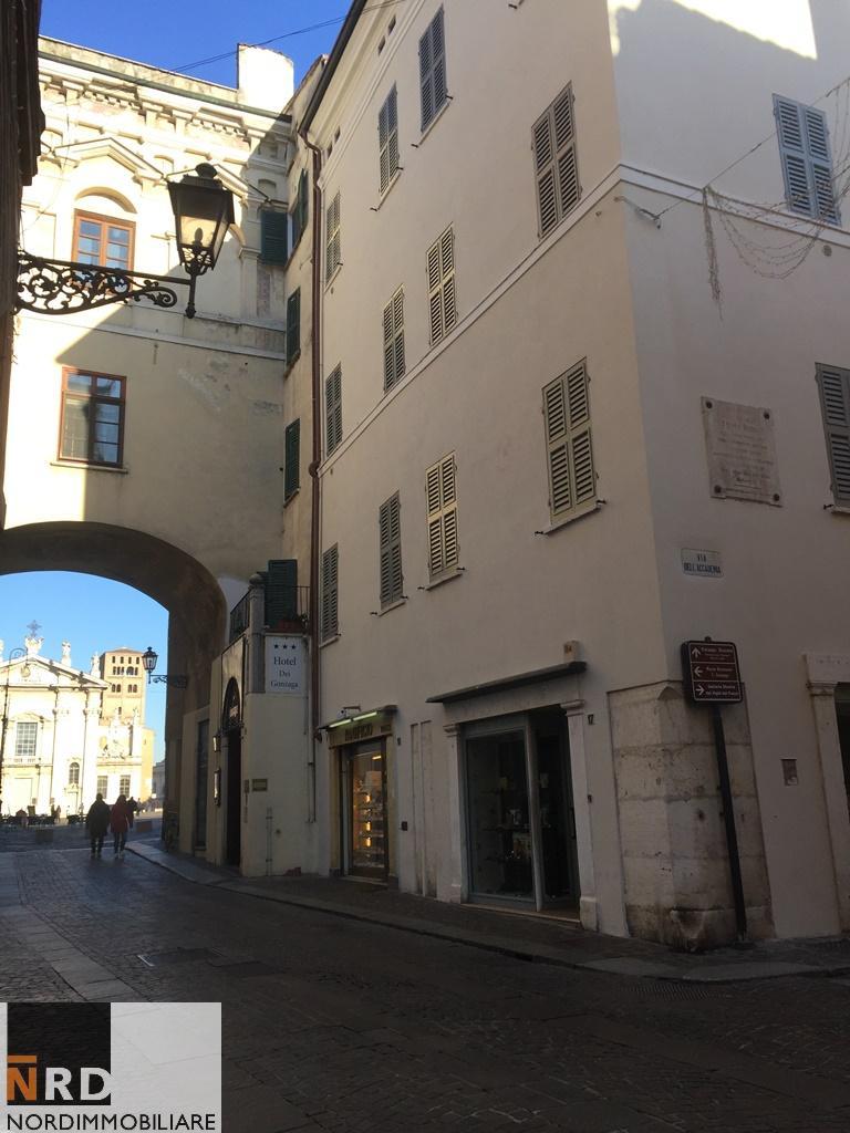 Negozio - Loc.Com. MANTOVA vendita   via Broletto Nordimmobiliare Mantova Sas