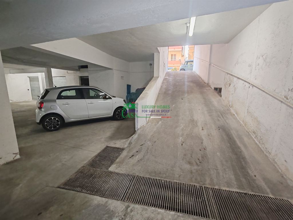 Garage in Vendita