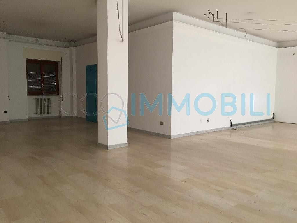 Negozio - Loc.Com. LECCO affitto   corso martiri STUDIO LECCO TRE S.R.L.