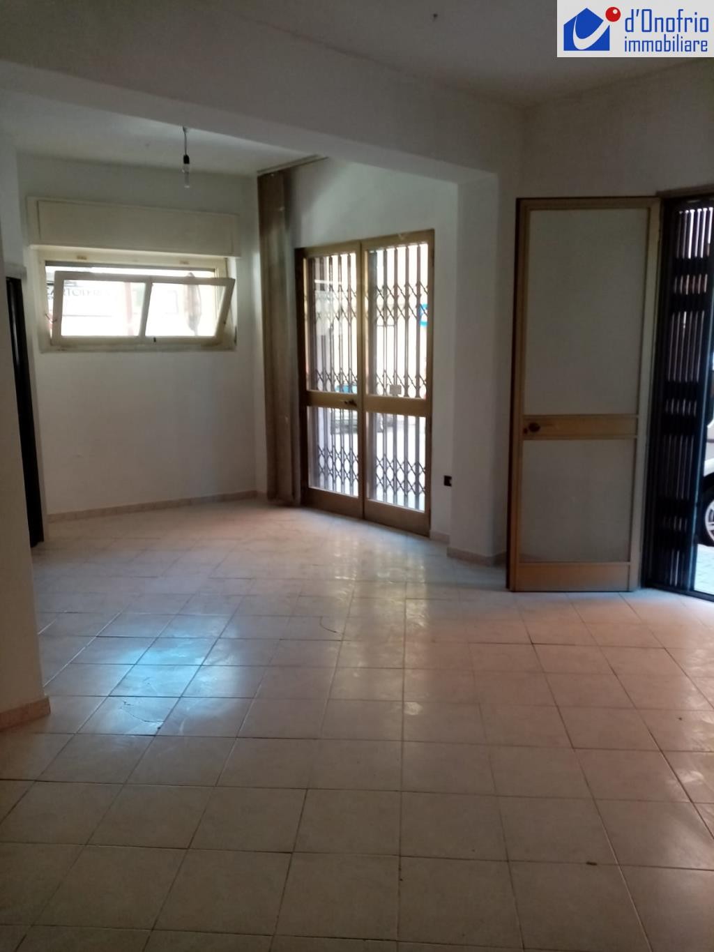 Negozio - Loc.Com. CAMPOBASSO affitto   VIA ZURLO STUDIO IMMOBILIARE  d