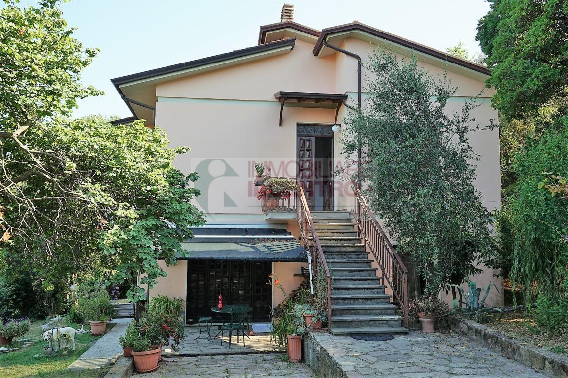  fosdinovo vendita quart:  il centro immobiliare snc di stefano santi