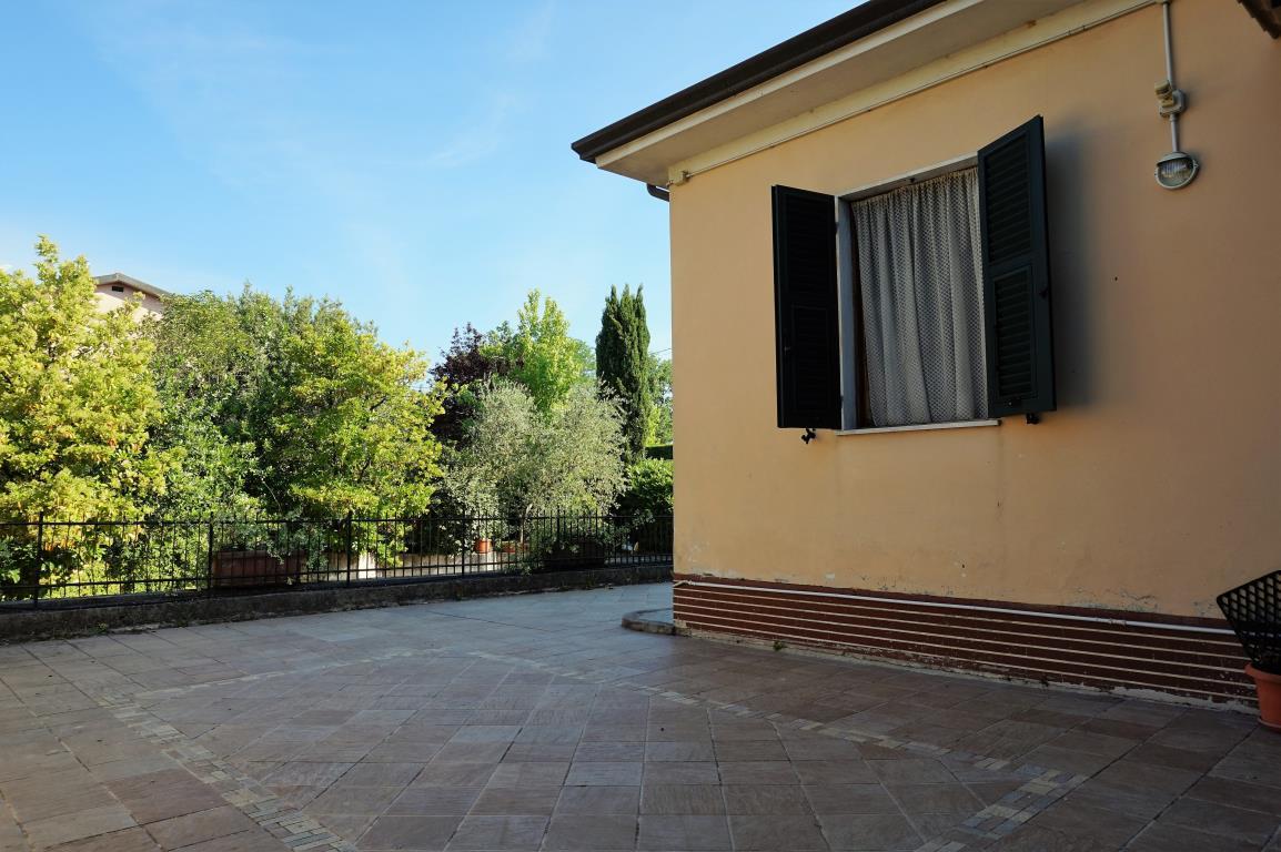  sarzana vendita quart:  il centro immobiliare snc di stefano santi