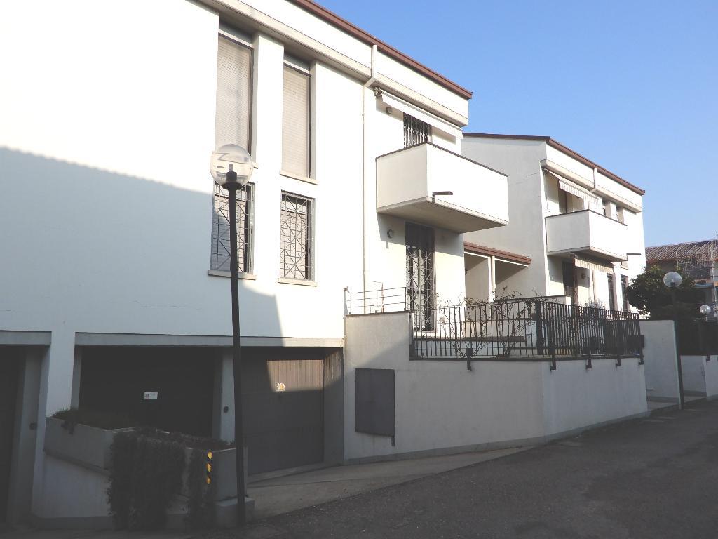 Villa Affiancata - Schiera IMOLA vendita   Viale Francesco D