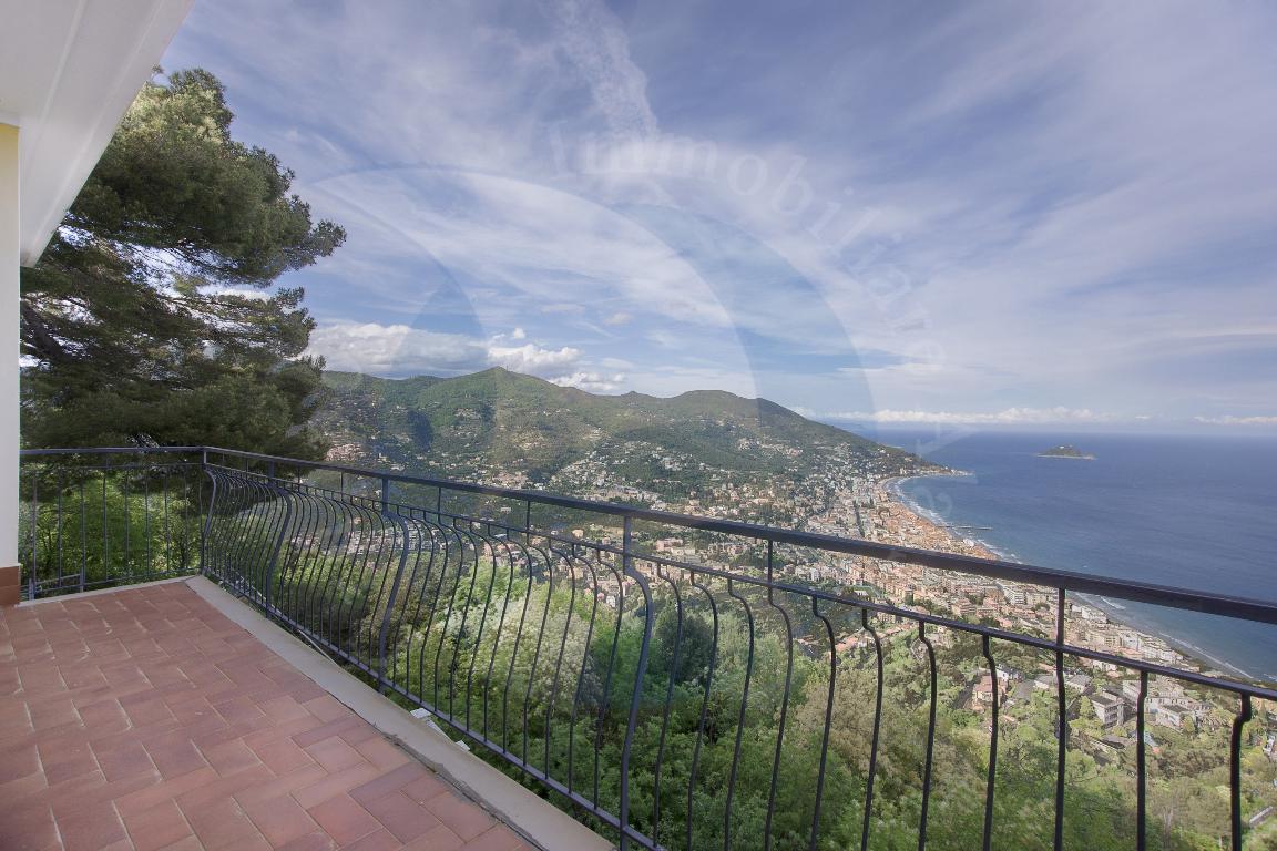 Villa ALASSIO vendita    Agenzia 4 Mura