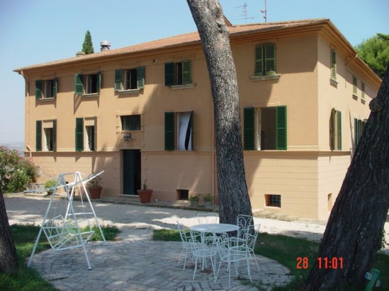 Rif. LC1651 Villa in vendita ad Alba Adriatica con giardino