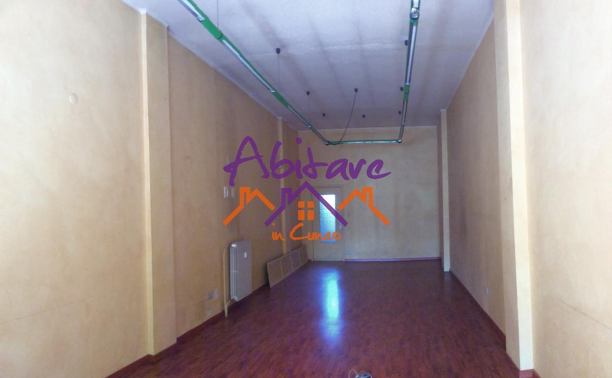 Negozio - Loc.Com. CUNEO affitto    ABITARE 4 SAS