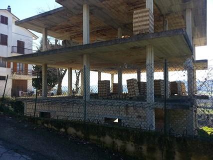 Vendesi palazzo in costruzione a Ponzano di Fermo (FM)