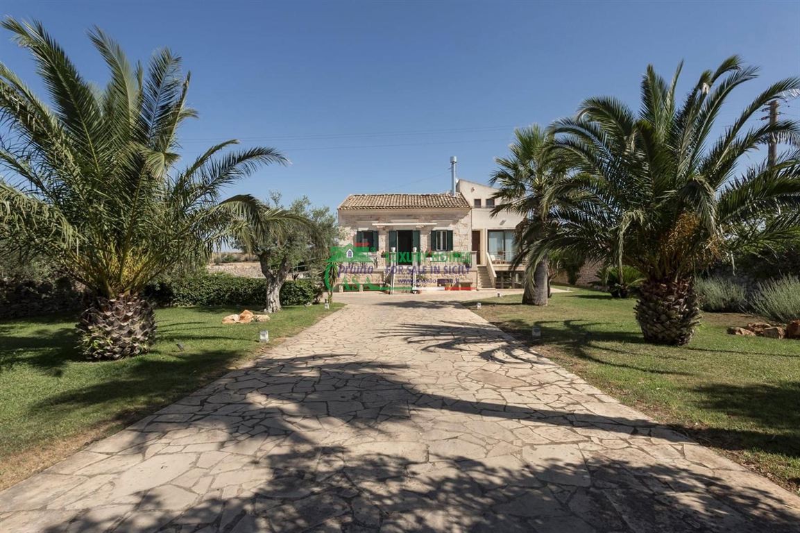 Villa in Vendita