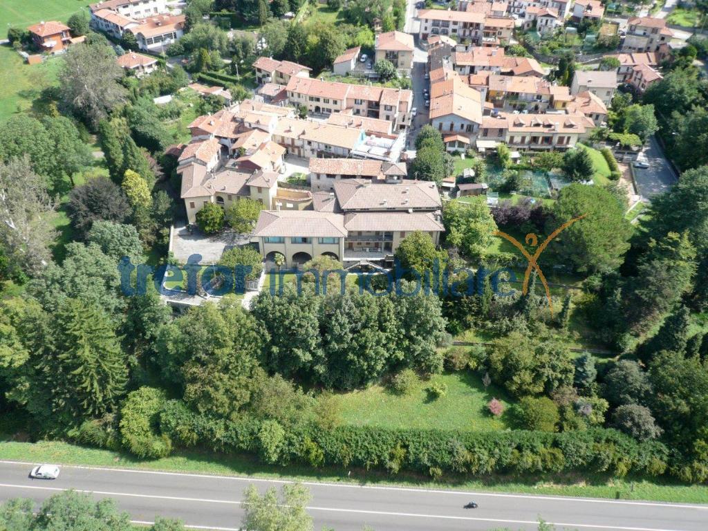 Villa ITALIA vendita   via Garoni TREFOR IMMOBILIARE S.R.L.