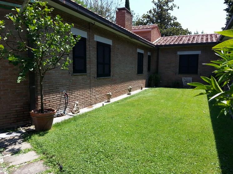 Affittasi villa prestigiosa immersa nel verde dell'Olgiata a Roma