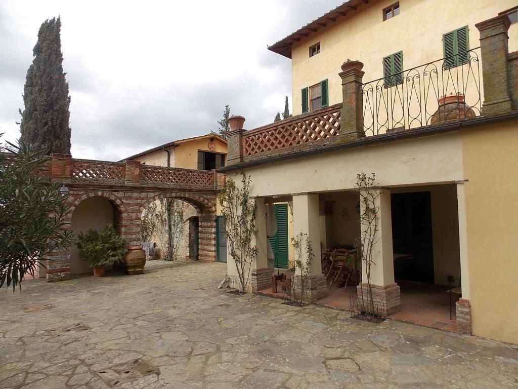 Vendesi elegante villa a San Casciano in Val di Pesa (FI)