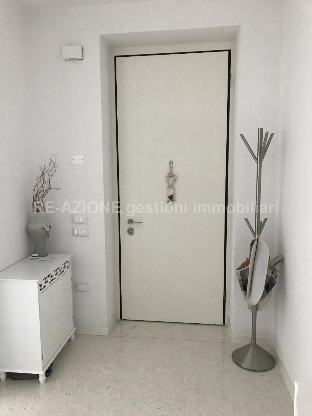 Villa Unifamiliare - Indipendente DUEVILLE affitto   Via Reonda RE-AZIONE gestioni immobiliari