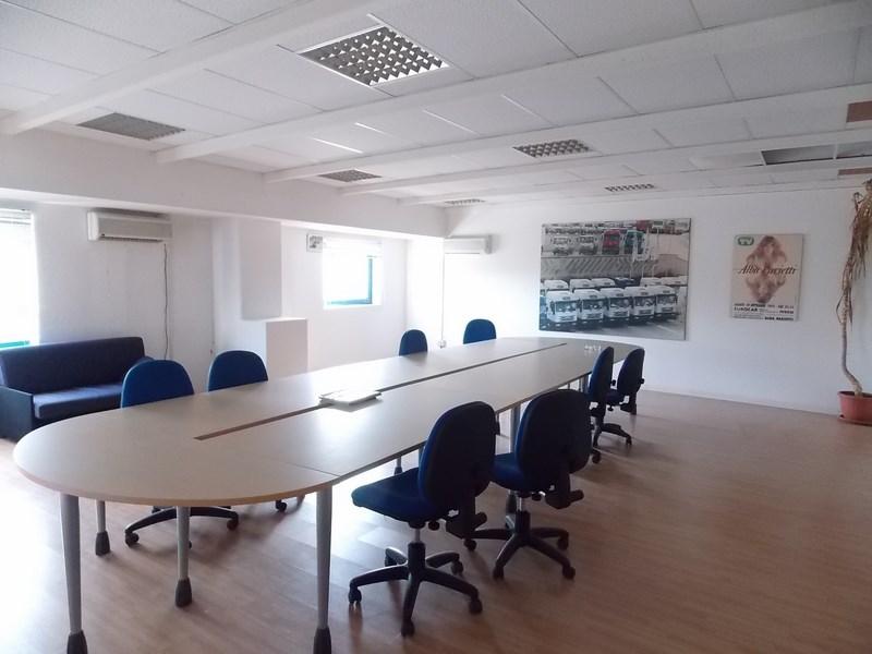 Vendesi capannone commerciale a Colonnella (TE)