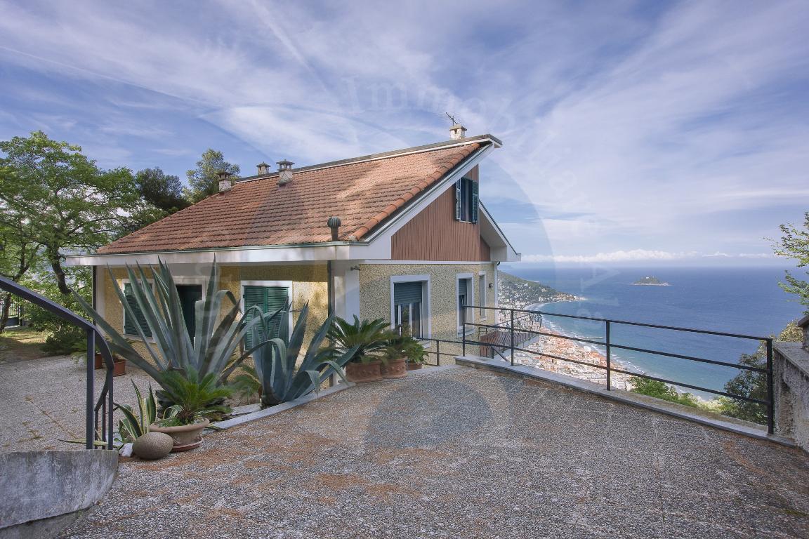 Villa ALASSIO vendita    Agenzia 4 Mura