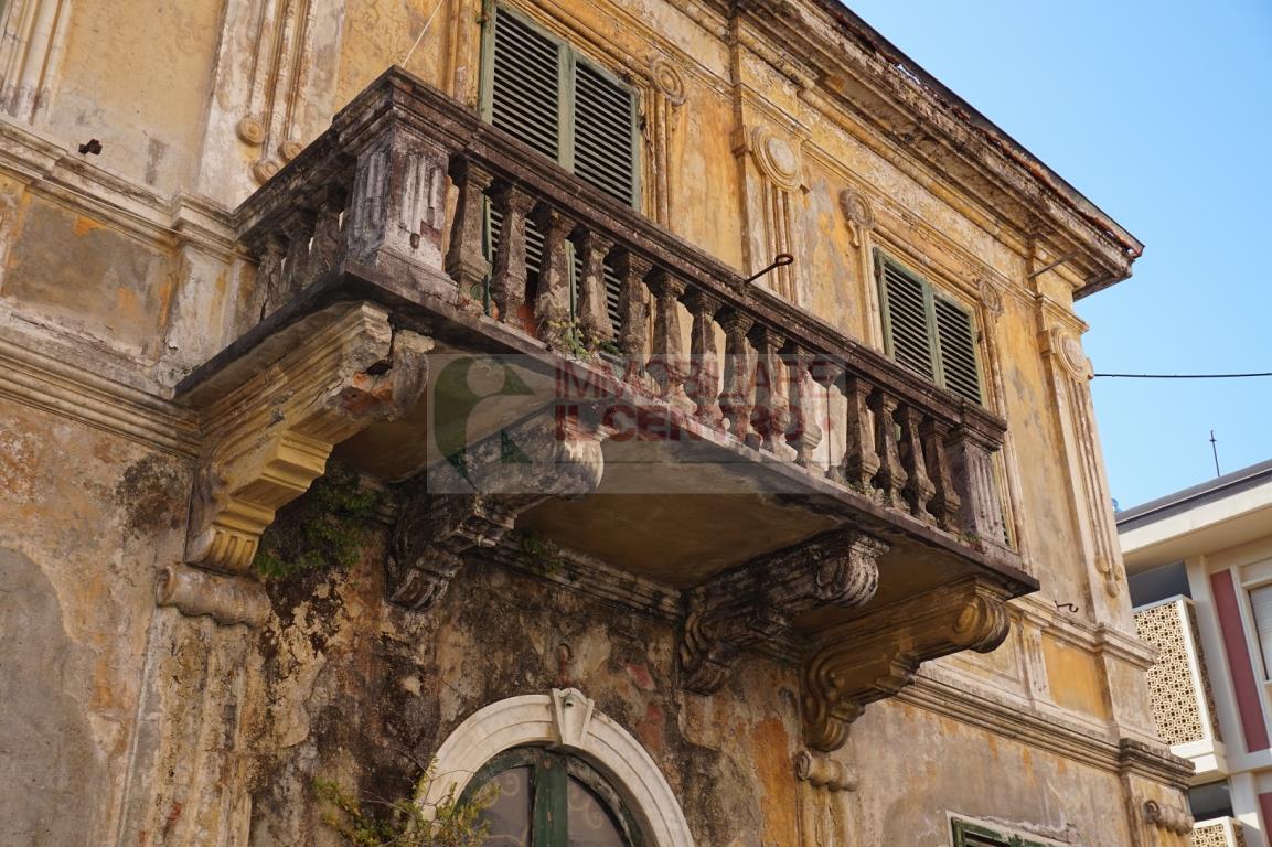  sarzana vendita quart:  il centro immobiliare snc di stefano santi