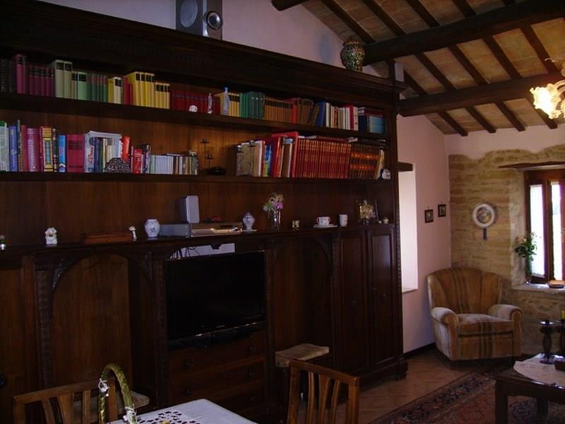 Vendesi casale a Massignano (AP)