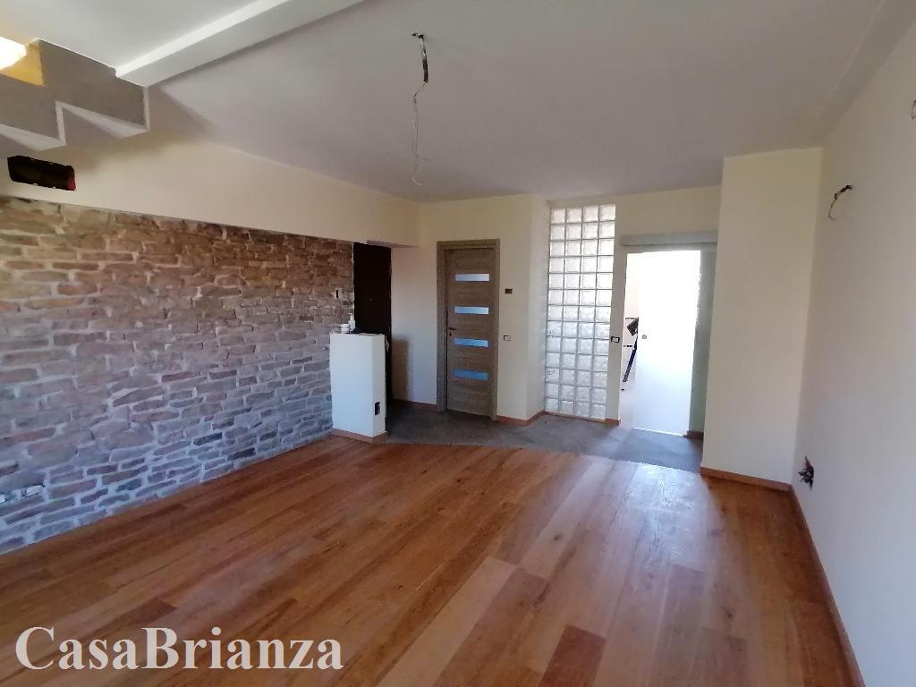 Appartamento BIASSONO vendita   via Cesana e Villa CasaBrianza Sas