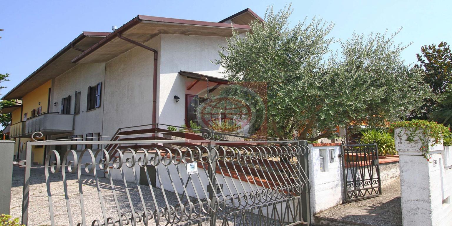Villa Bifamiliare CESENA vendita    Agenzia GLOBO di Garavelli Gianni & C. Sas