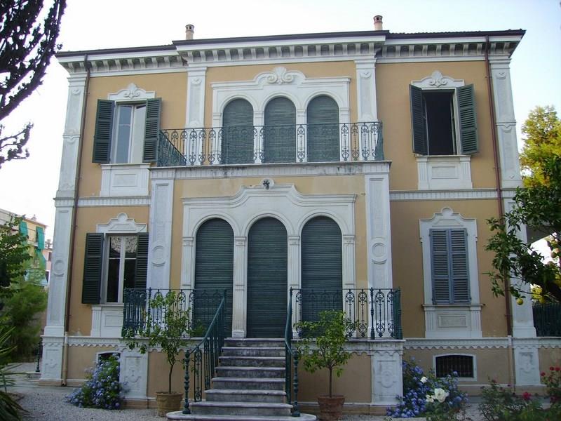 Villa in vendita a Grottammare con giardino