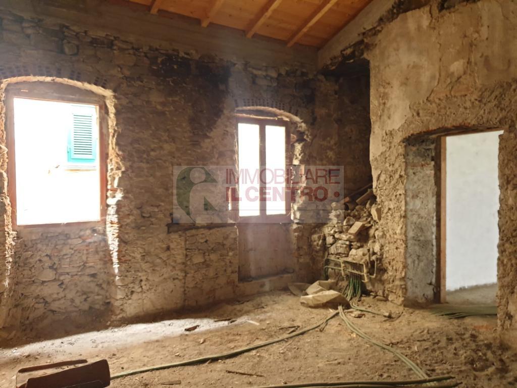  aulla vendita quart:  il centro immobiliare snc di stefano santi