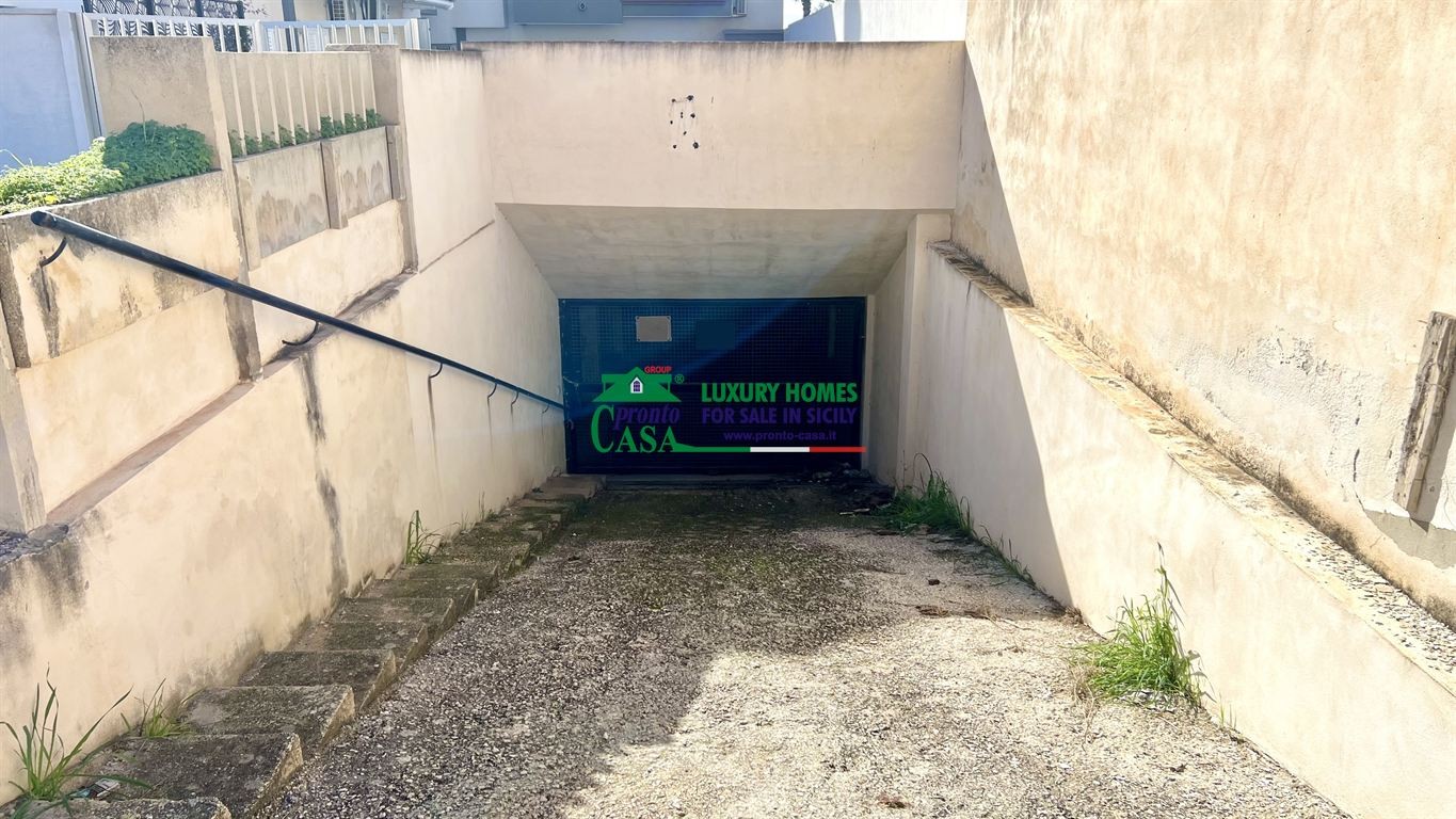 Garage in Vendita