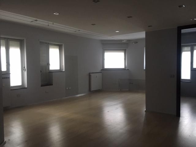 Ufficio - Loc.Com. COMO affitto    Immobilfin s.a.s.