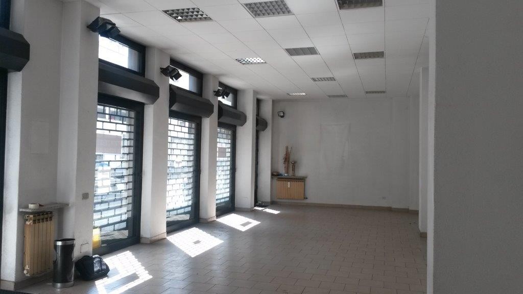 Negozio - Loc.Com. MILANO vendita  CERMENATE VIA VOLVINIO FALCO IMMOBILIARE SRL