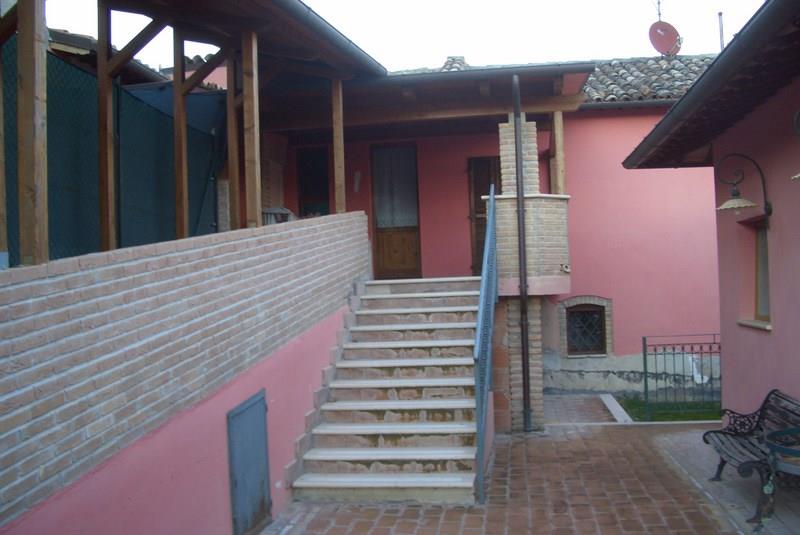 Vendesi due case indipendenti ad Ascoli Piceno