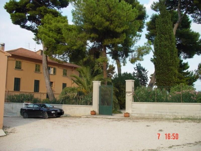 Rif. LC1651 Villa in vendita ad Alba Adriatica con giardino