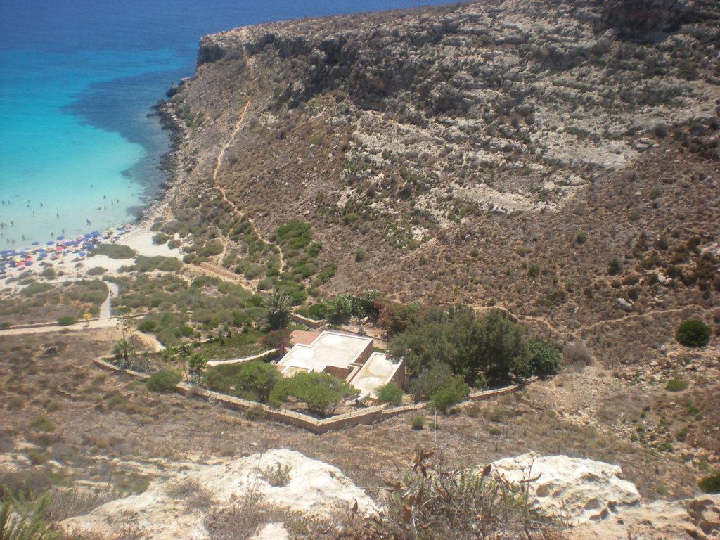 Villa LAMPEDUSA E LINOSA vendita   Spiaggia dei Conigli LA COMMERCIALE SRL PROMOZIONI IMMOBILIARI