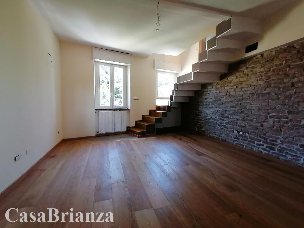 Appartamento BIASSONO vendita   via Cesana e Villa CasaBrianza Sas