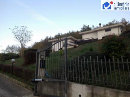 Villa FOSSALTO vendita   C.DA S.AGNESE STUDIO IMMOBILIARE  d