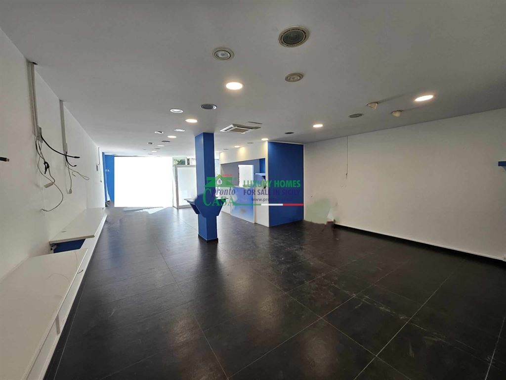 Locale Comm.le in Affitto