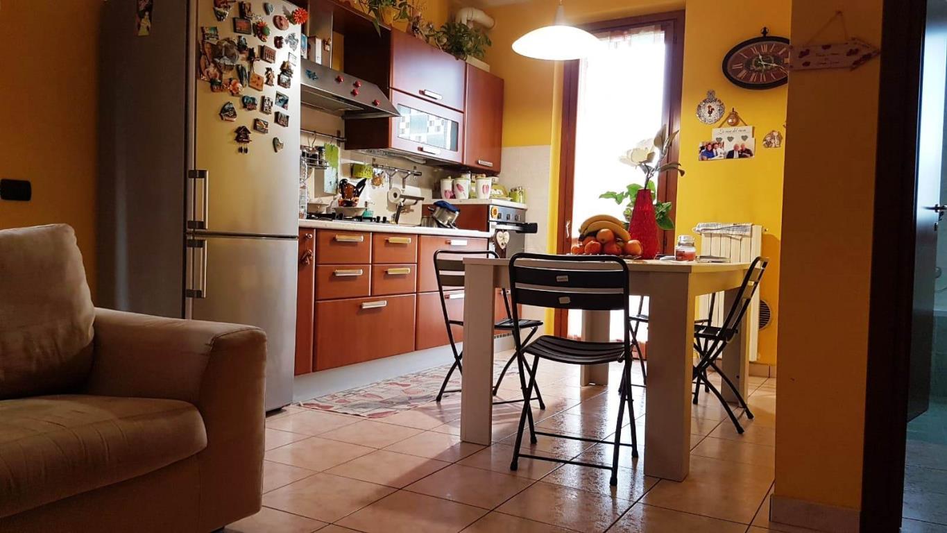 Appartamento LOCATE VARESINO vendita   Via Madonnetta Giglio Immobiliare di Lorenzo Degl