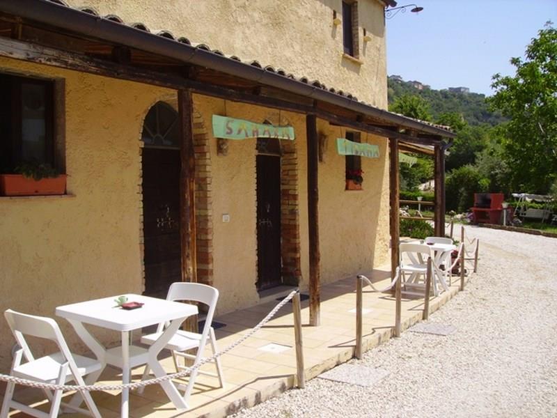 Vendesi casale a Massignano (AP)