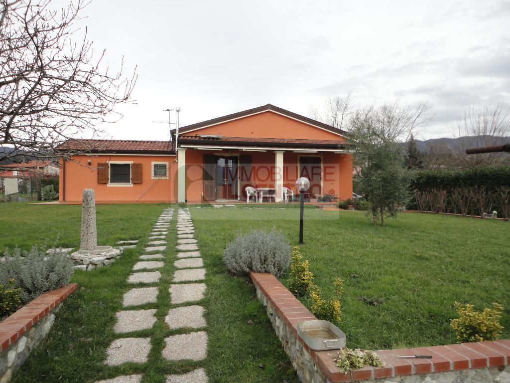  sarzana vendita quart:  il centro immobiliare snc di stefano santi