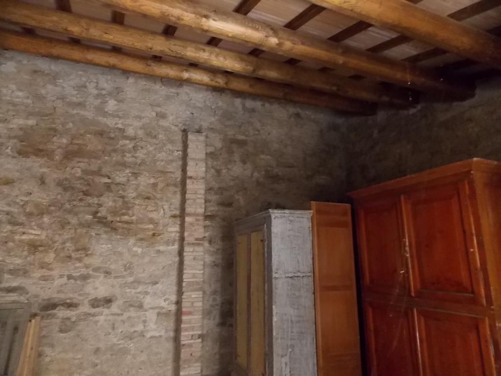 Vendesi casale a San Severino Marche (MC)