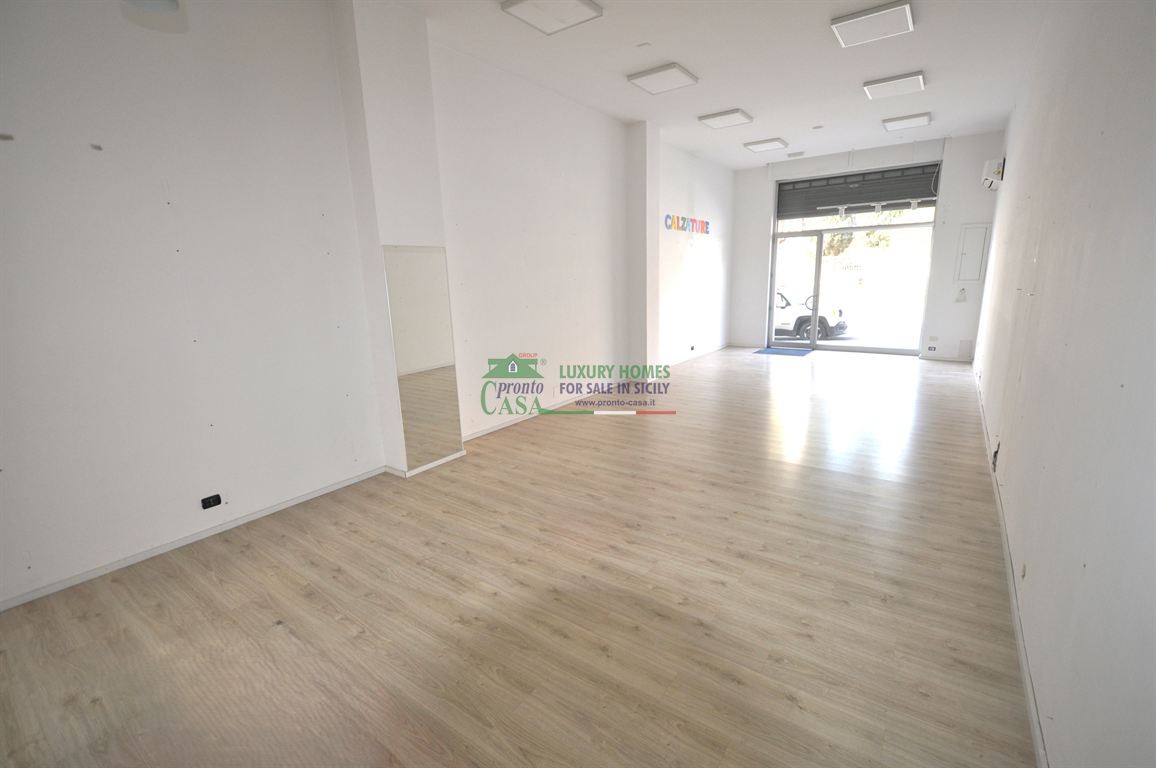 Locale Comm.le in Affitto