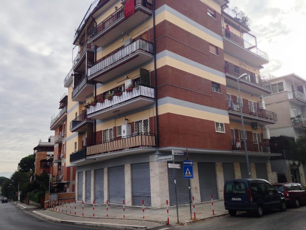 Negozio - Loc.Com. ROMA vendita  CASILINA Via dei Balestrucci - negozio IMMOBILI DI PRESTIGIO SRL