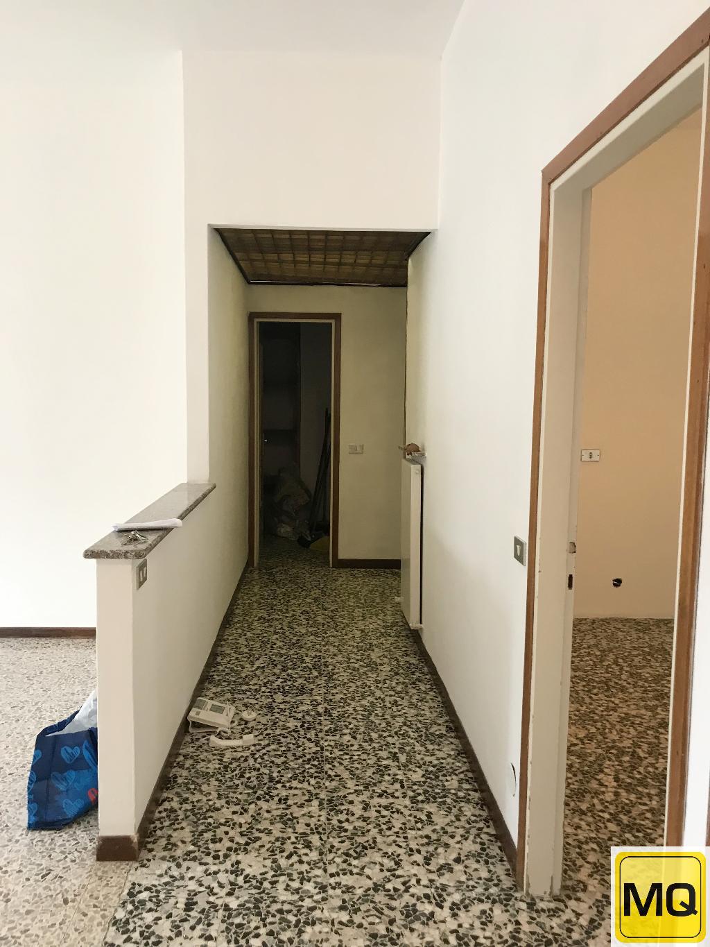 Appartamento VERCURAGO vendita   via Roma Agenzia Immobiliare Metroquadro