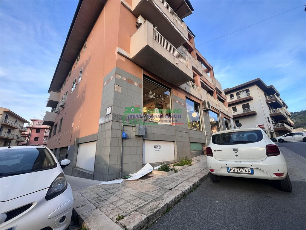 Magazzino in Vendita
