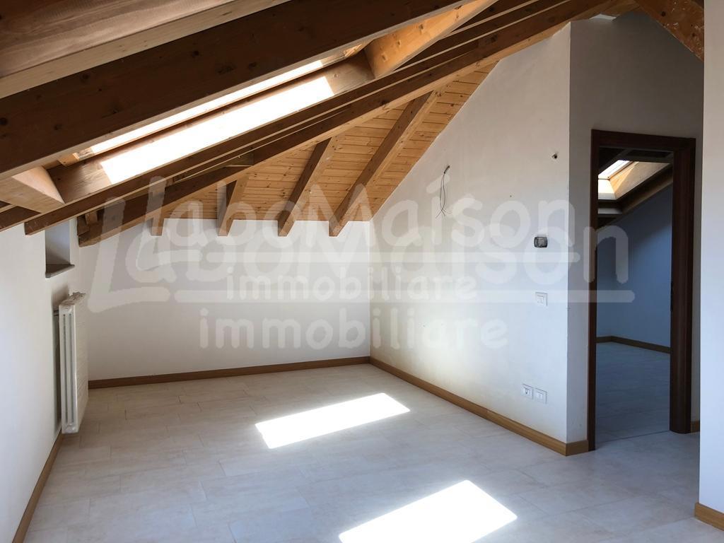 Appartamento GAVIRATE vendita    LaboMaison Immobiliare di Laura Bogni