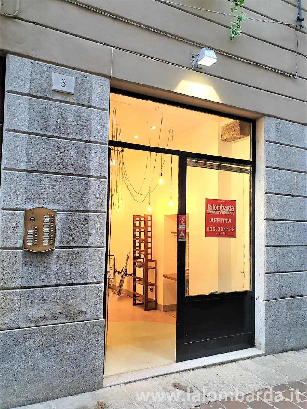 Negozio - Loc.Com. COMO affitto  CENTRO via Porta LA LOMBARDA TECNO IMMOBILIARE SRL