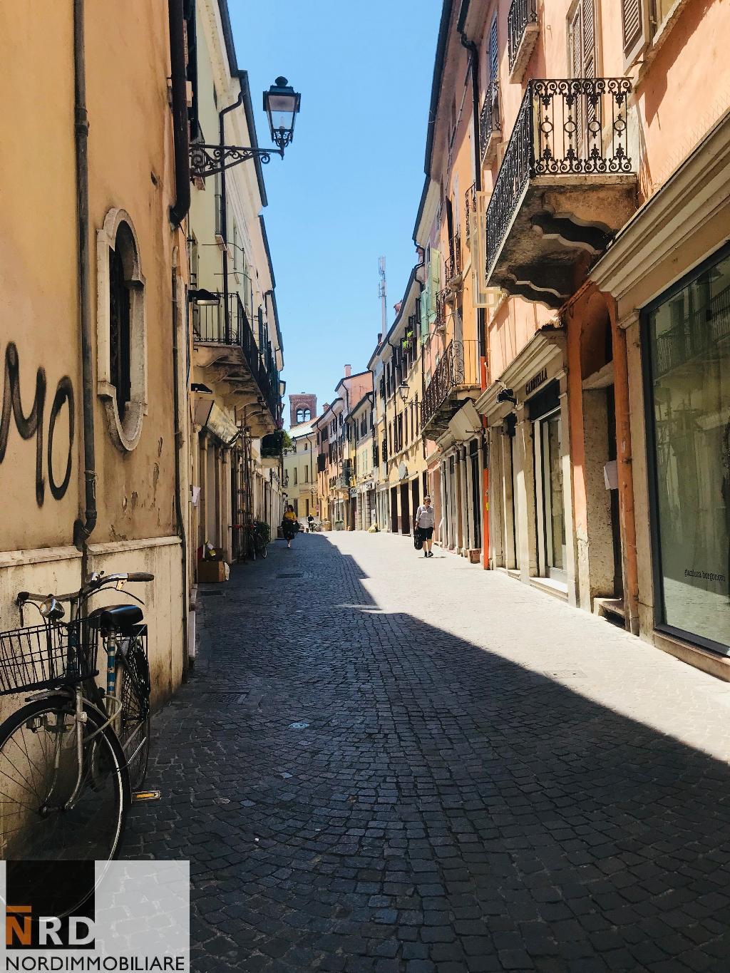 Negozio - Loc.Com. MANTOVA vendita   via Orefici Nordimmobiliare Mantova Sas