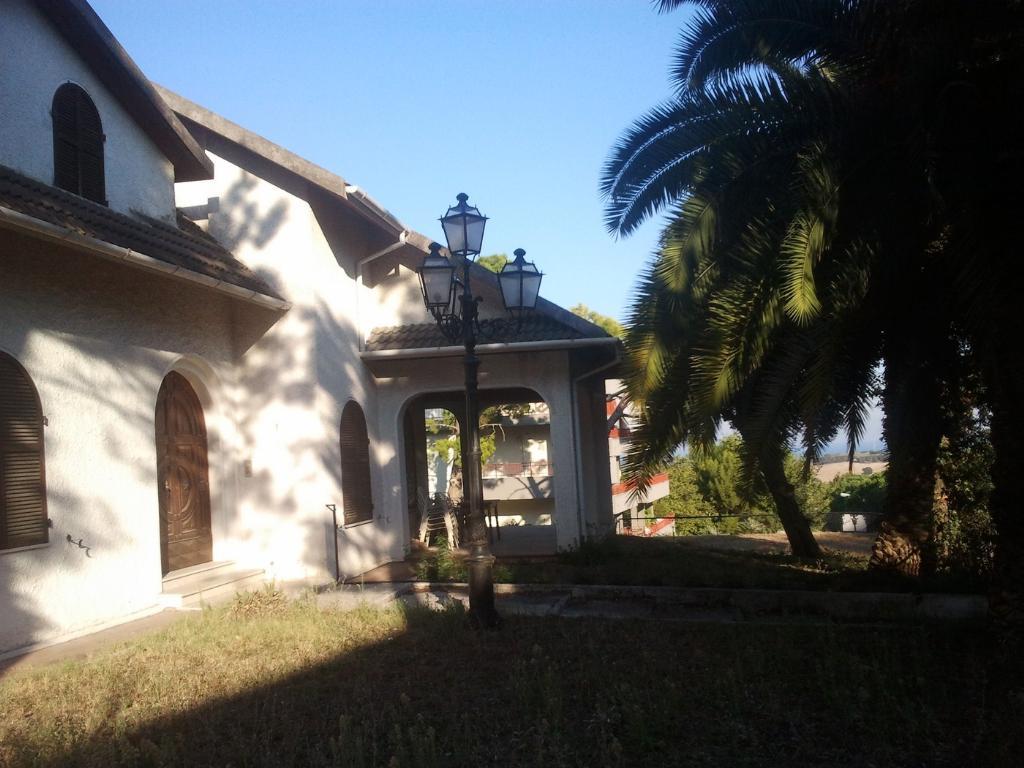 Vendesi villa panoramica a Loreto