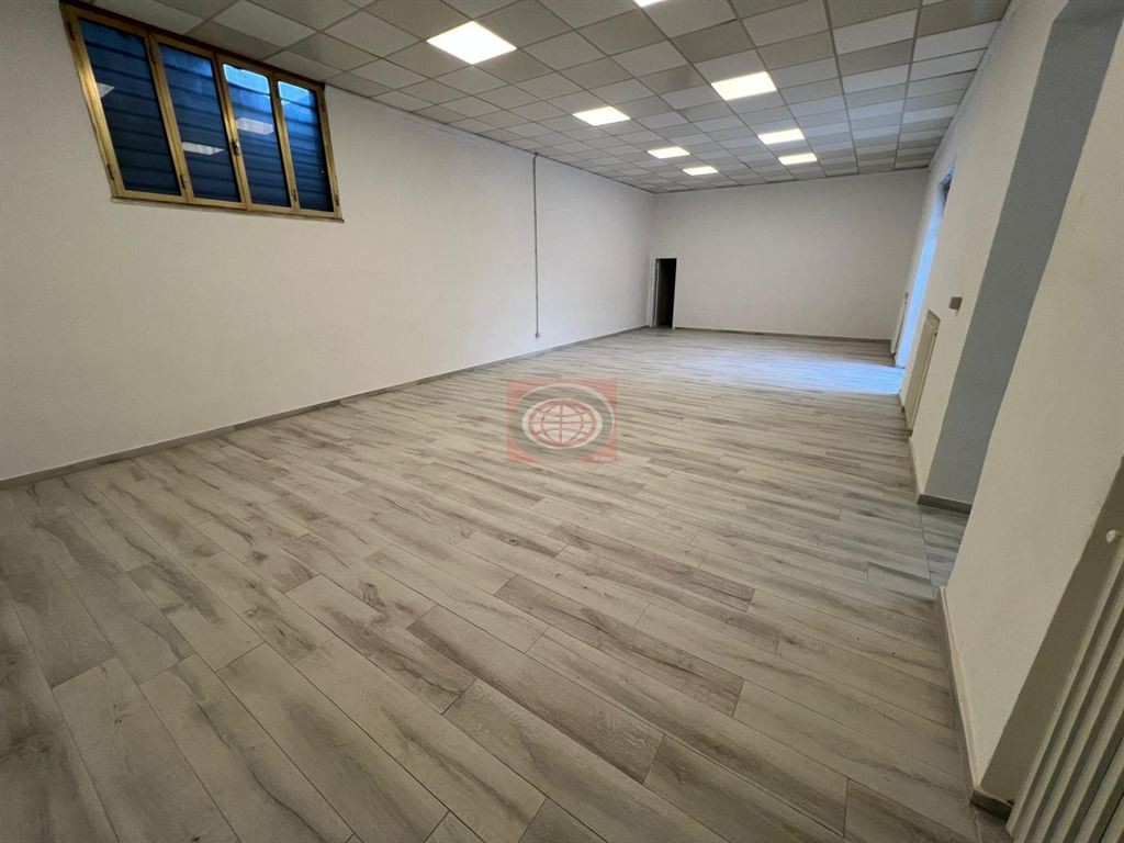 Magazzino in Vendita