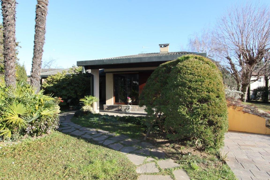 Villa CARNATE vendita   Via Perosi Immobiliare Brianza Sas